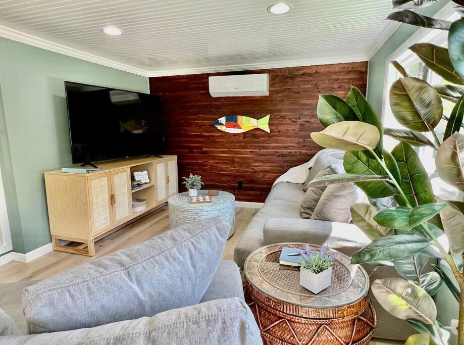 Sea La Vie - Beach Town Charm+Newly Renovated Cocoa Beach Exterior photo